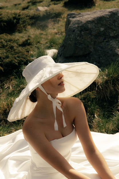 Oversized Linen Picture Hat