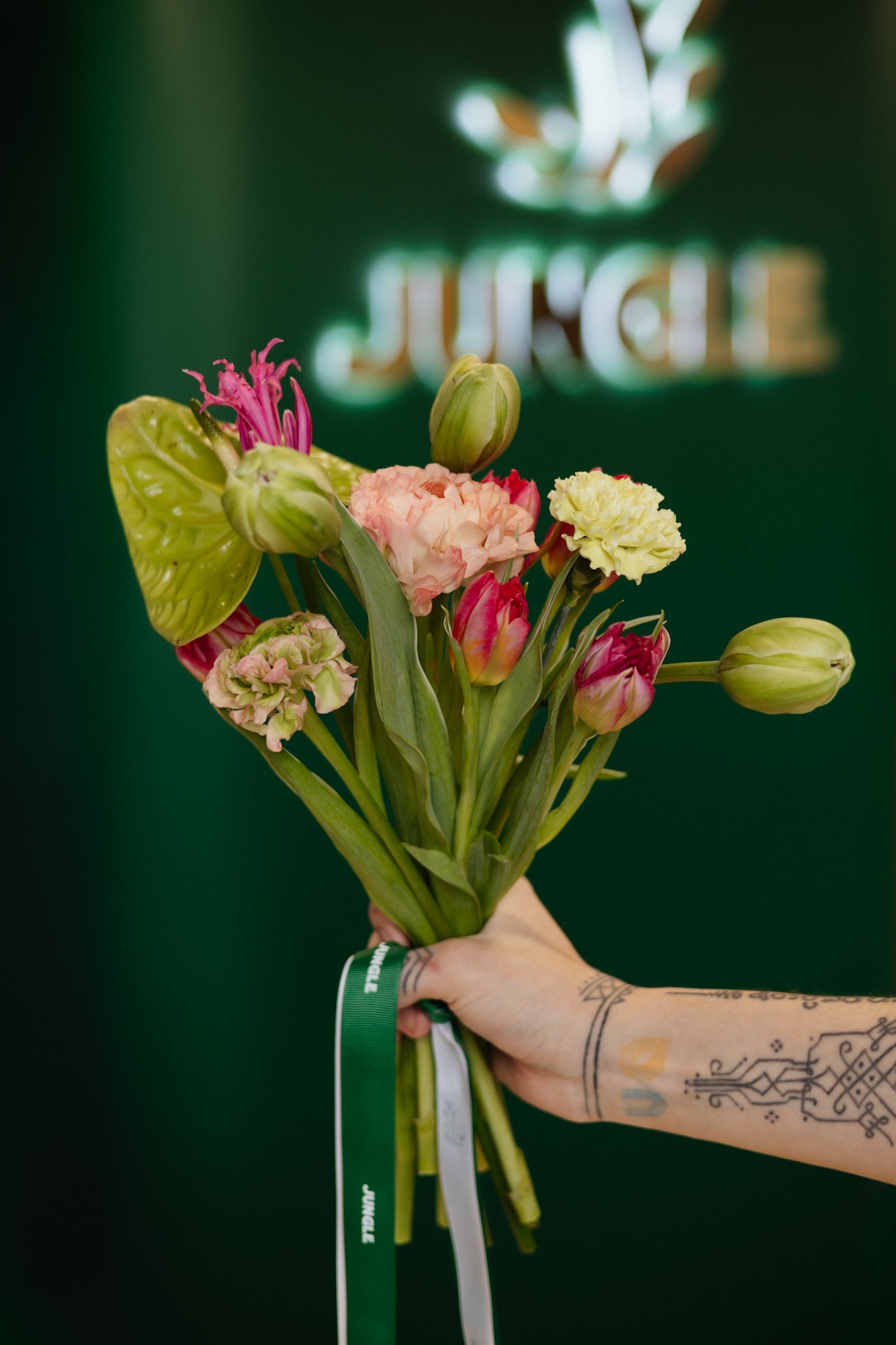 Flower bag with pink bouquet