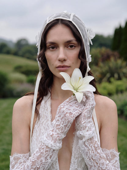 White Gentle Flowers Bonnet