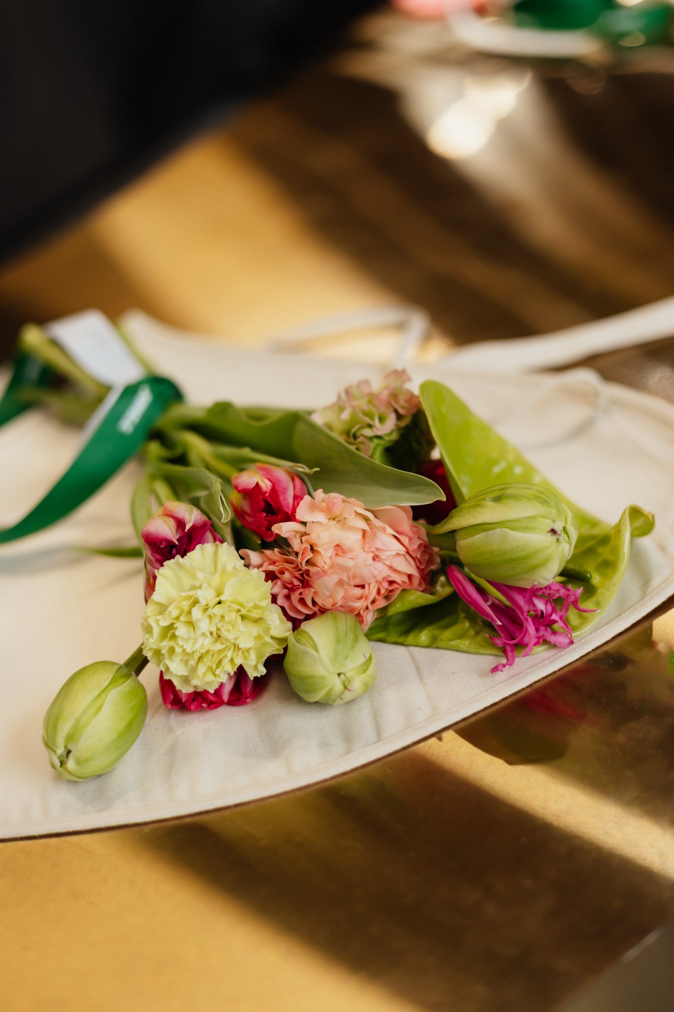 Flower bag with pink bouquet