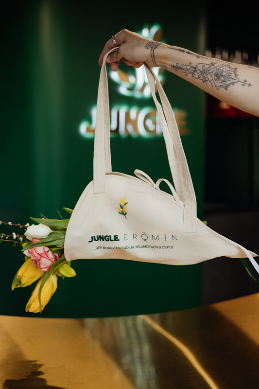 Flower bag with yellow bouquet